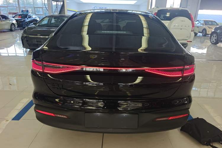 BYD Seal 05 DM-i 2025 — фото 5