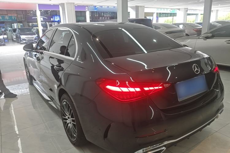Mercedes-Benz C 260 L 2023 — 4
