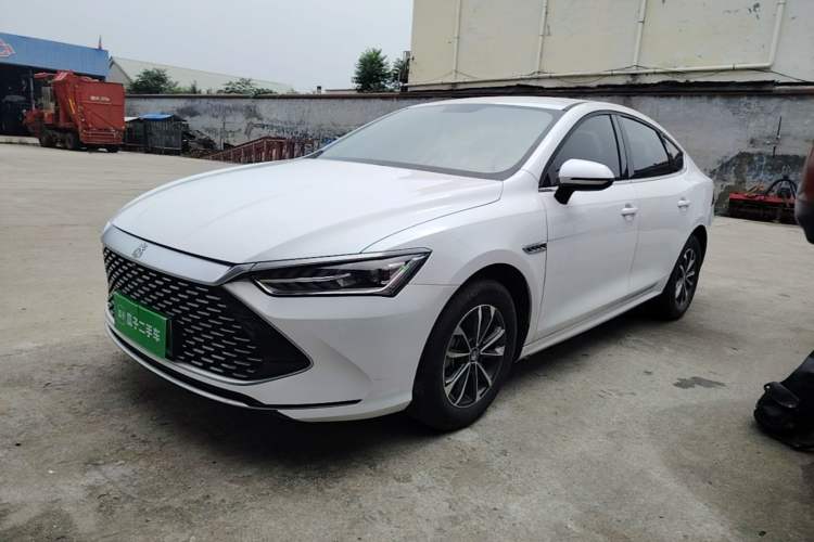 BYD Qin Plus 2023 — фото 1