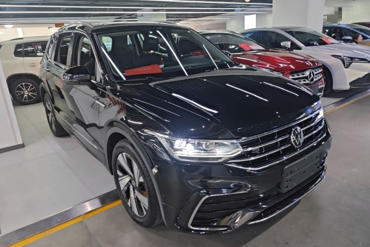 Volkswagen Tiguan L 2023 — фото 3