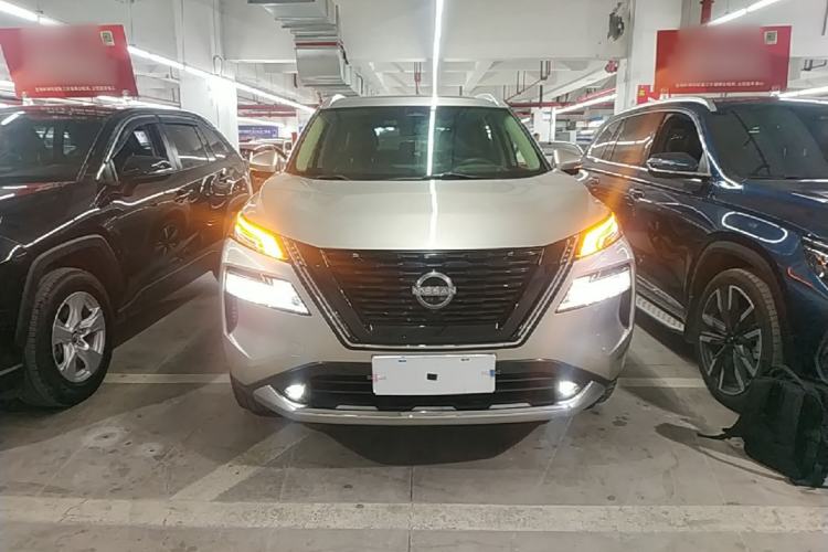 Nissan Rogue 2023 — 2
