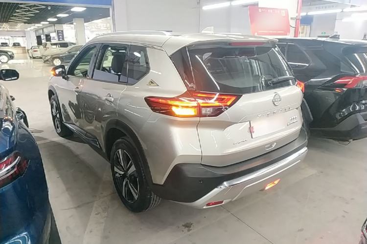 Nissan Rogue 2023 — 4
