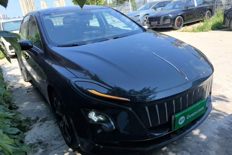 Hongqi E-QM5 2023 — 3