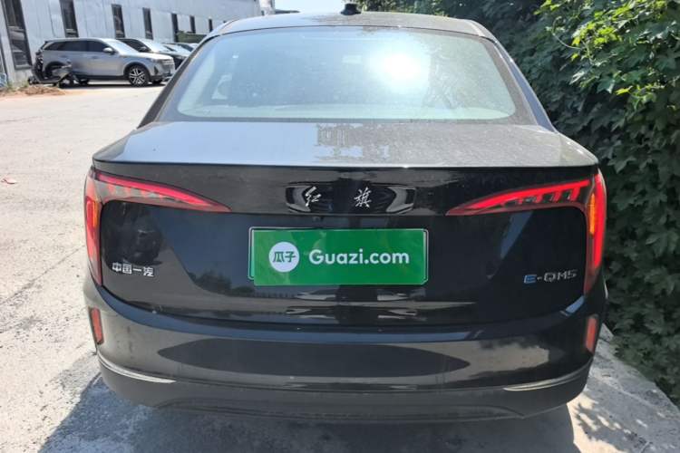 Hongqi E-QM5 2023 — 5