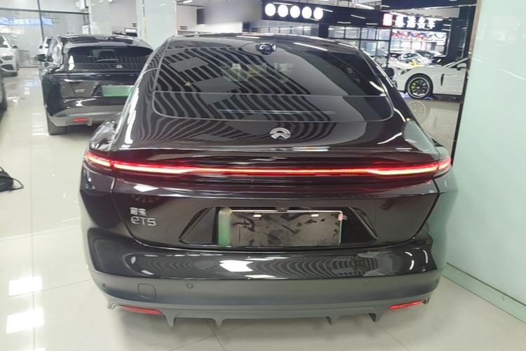 NIO ET5 2022 — 5