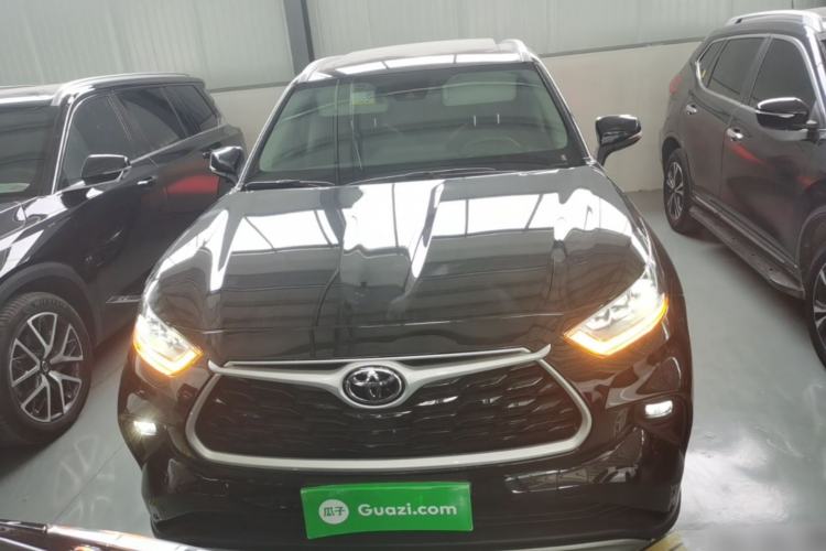 Toyota Highlander 2024 — 2