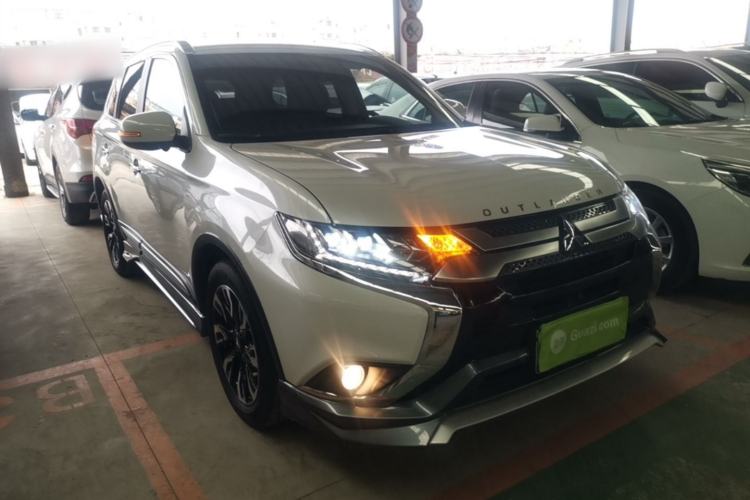 Mitsubishi Outlander 2020 — фото 3
