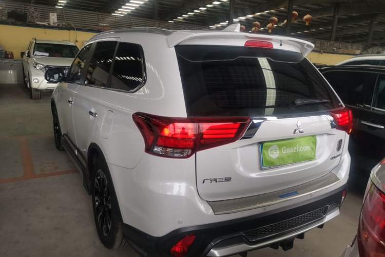 Mitsubishi Outlander 2020 — фото 4