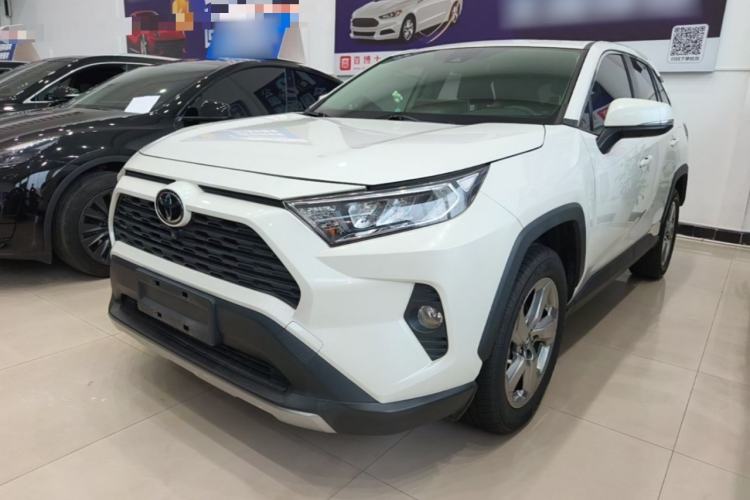 Toyota RAV4 2020 — фото 1
