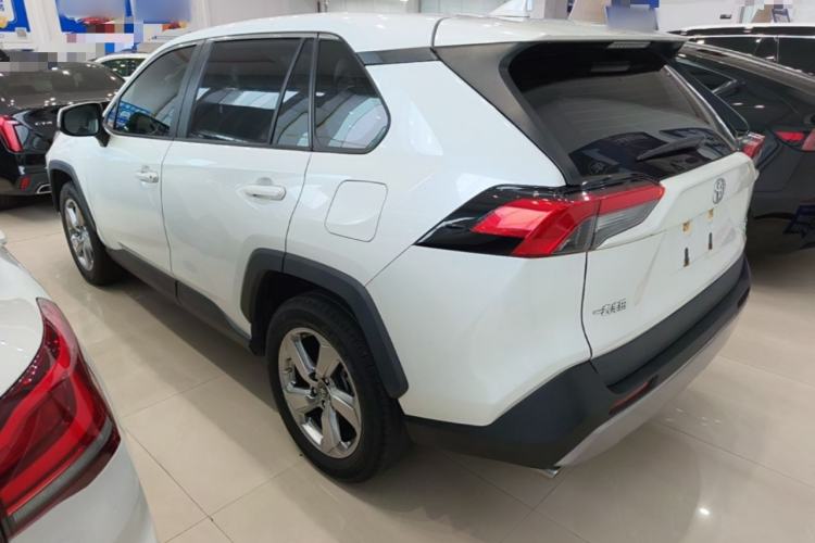 Toyota RAV4 2020 — фото 4