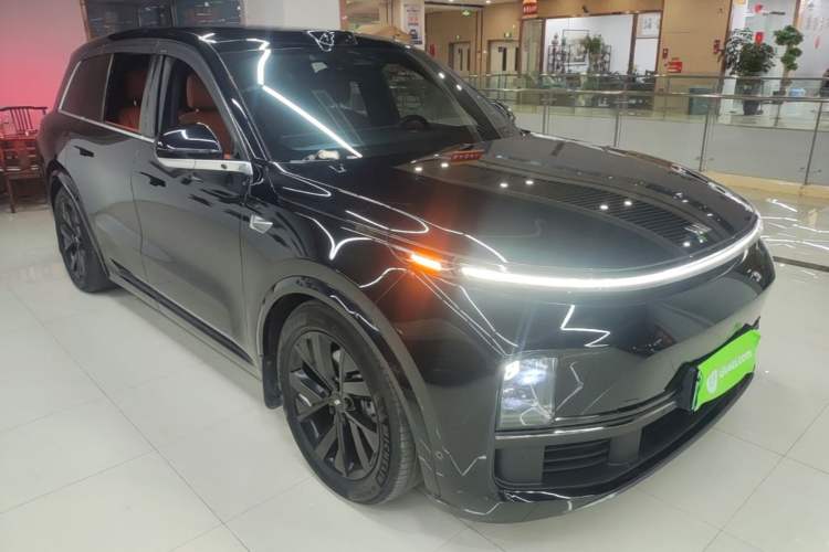 Li Auto L8 2023 — 3