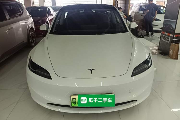 Tesla Model 3 2025 — 2