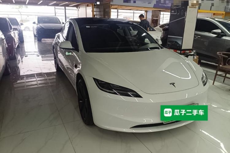 Tesla Model 3 2025 — 3