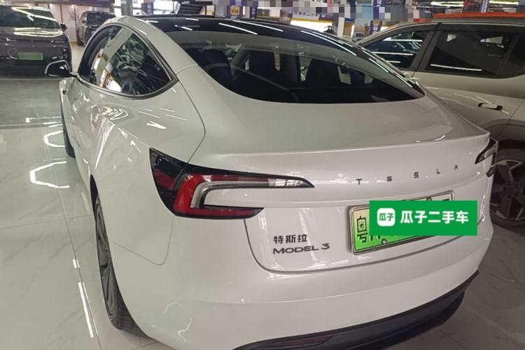 Tesla Model 3 2025 — 4