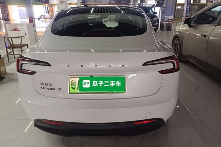 Tesla Model 3 2025 — 5