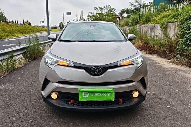 Toyota C-HR 2020 — фото 2
