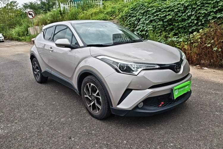 Toyota C-HR 2020 — фото 3