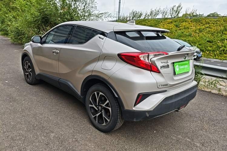 Toyota C-HR 2020 — фото 4