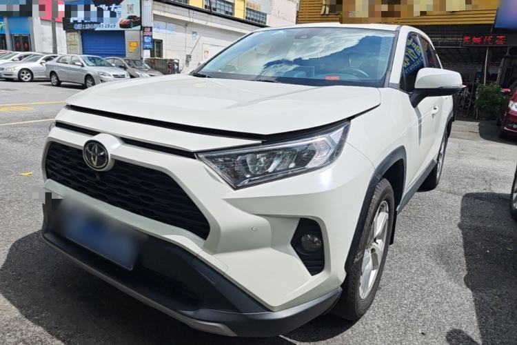 Toyota RAV4 2020 — фото 1