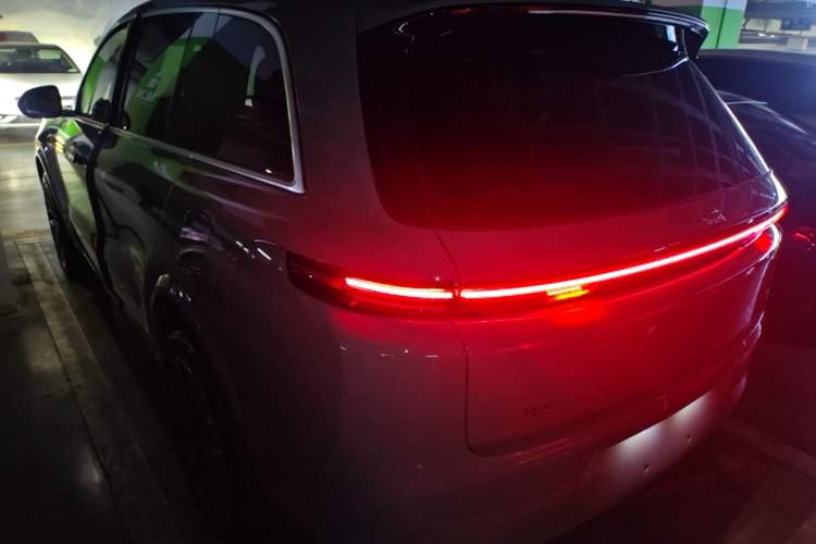 Li Auto L8 2025 — 4