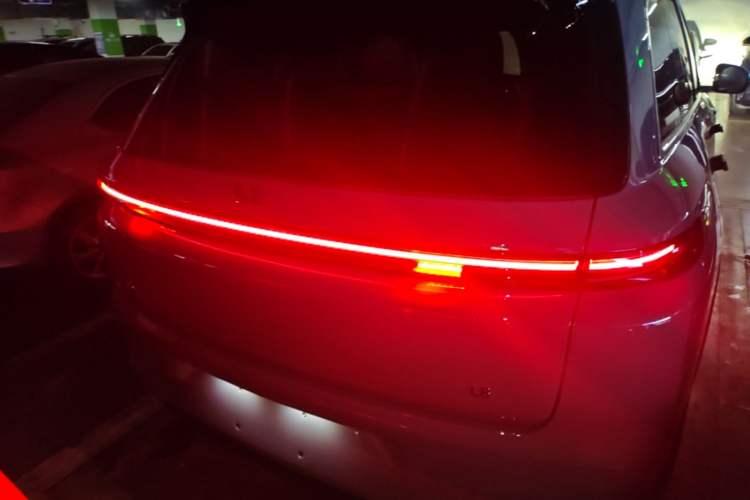 Li Auto L8 2025 — 5