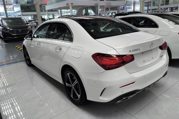Mercedes-Benz A 200 L 2023 — фото 4