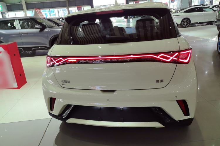 BYD Dolphin 2025 — 5