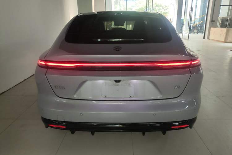 NIO ET5 2025 — 5