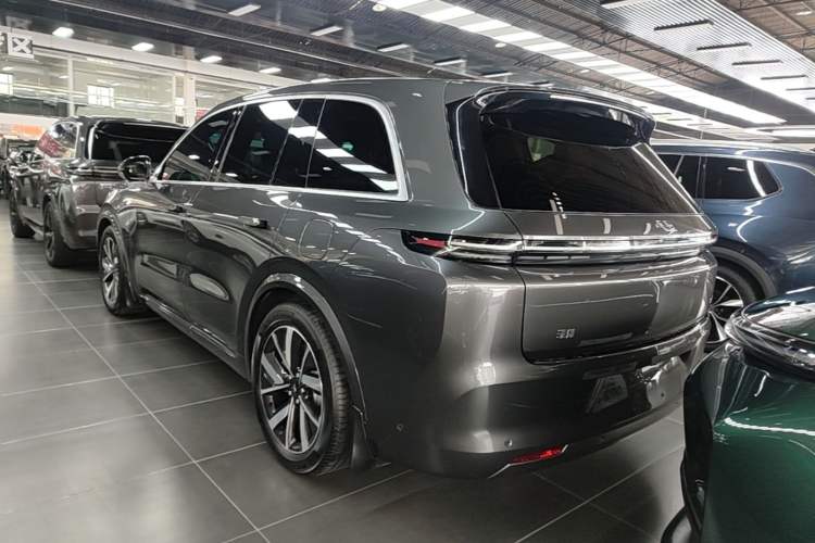 Li Auto L8 2023 — 4