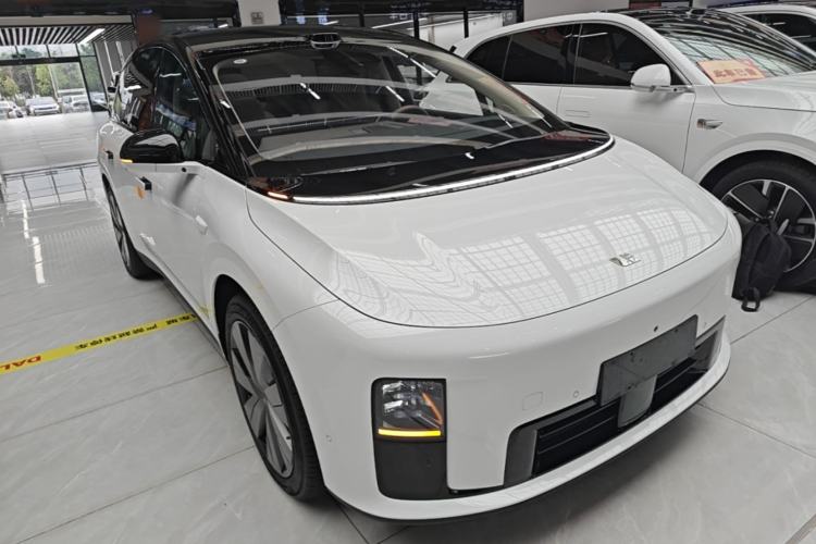 Li Auto i8 2025 — 3