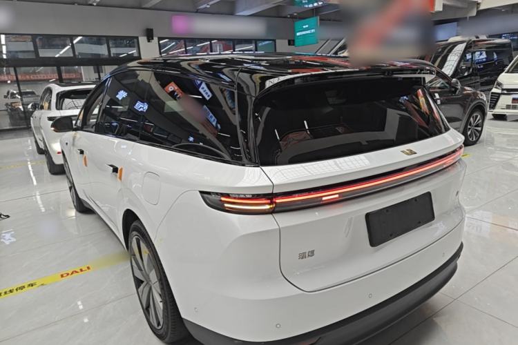 Li Auto i8 2025 — 4