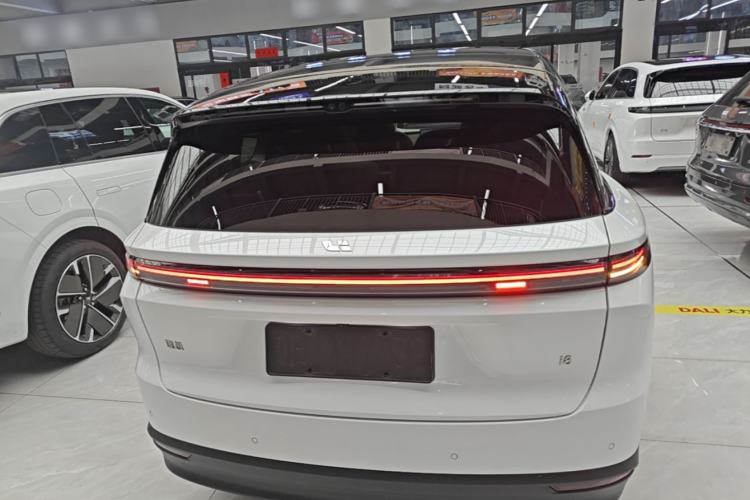 Li Auto i8 2025 — 5