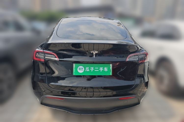 Tesla Model Y 2022 — 3