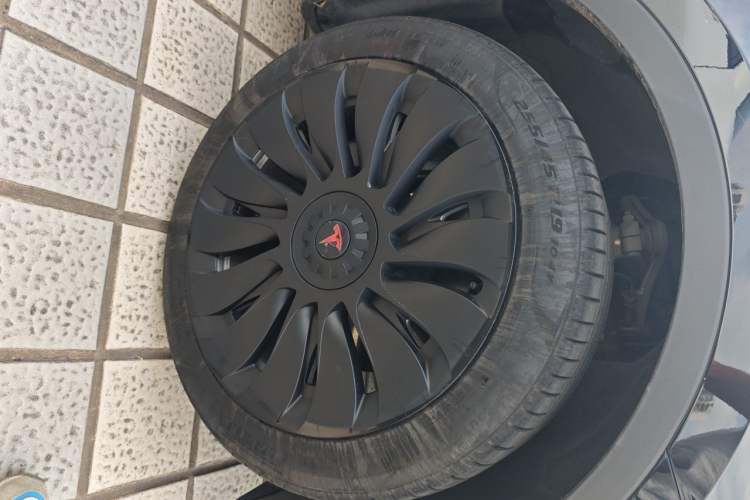 Tesla Model Y 2022 — 5