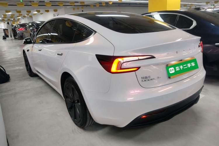 Tesla Model 3 2023 — 4