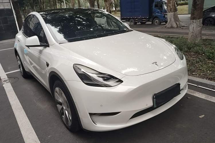 Tesla Model Y 2021 — 3