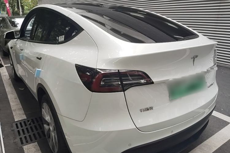 Tesla Model Y 2021 — 4