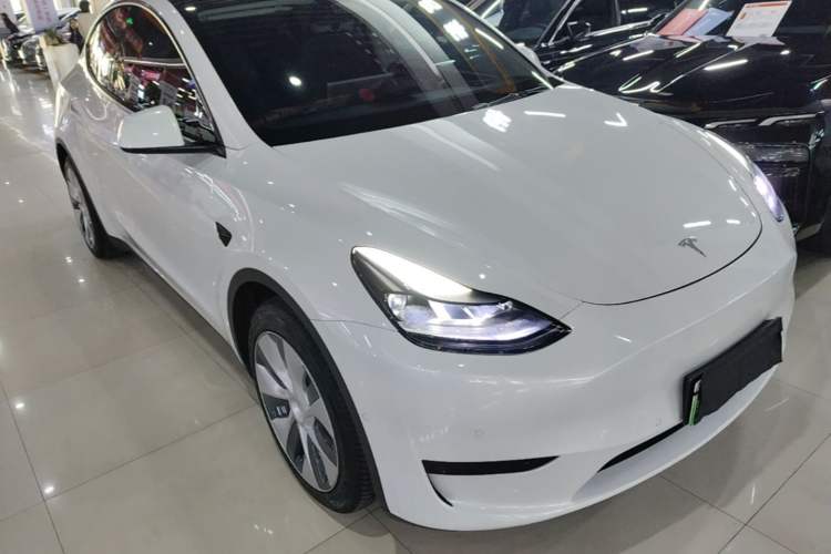 Tesla Model Y 2022 — 3
