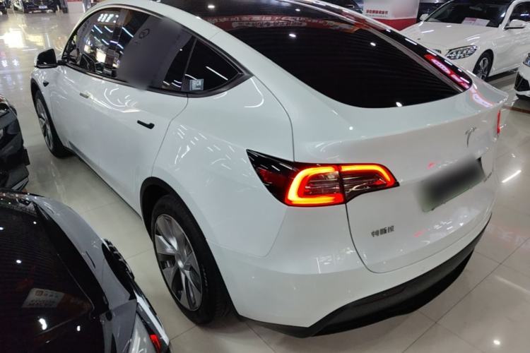 Tesla Model Y 2022 — 4