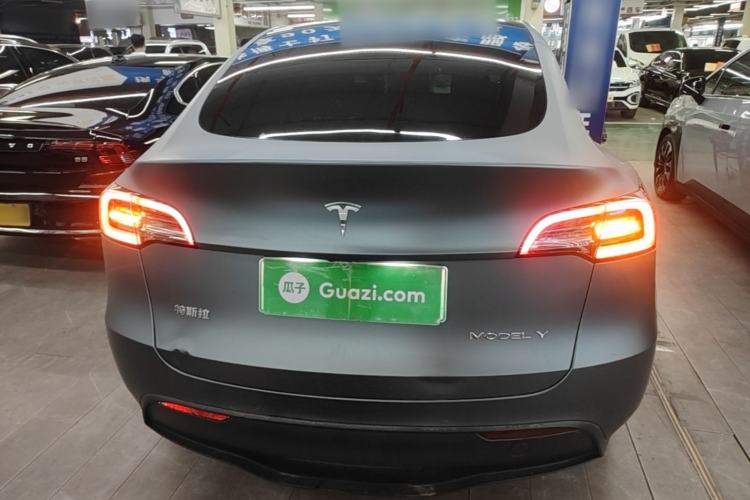 Tesla Model Y 2022 — 5
