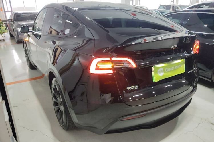 Tesla Model Y 2022 — 4
