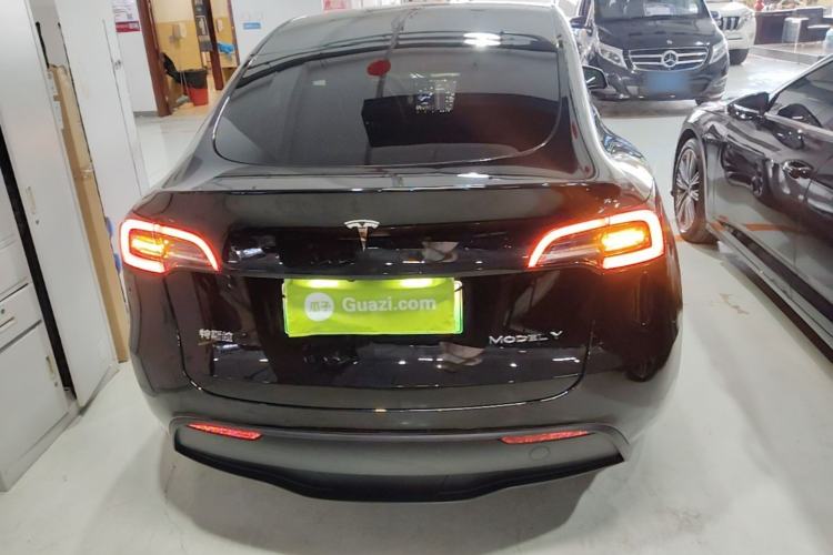 Tesla Model Y 2022 — 5