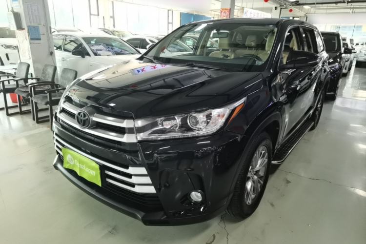 Toyota Highlander 2021 — фото 1