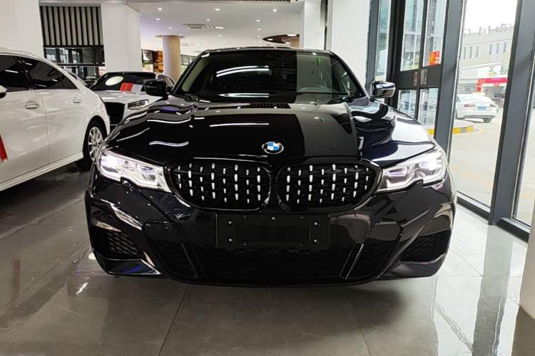 BMW 325i 2022 — 2