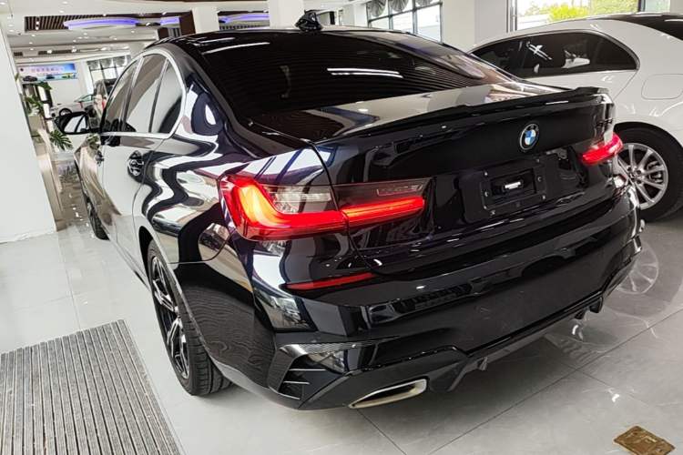 BMW 325i 2022 — 4