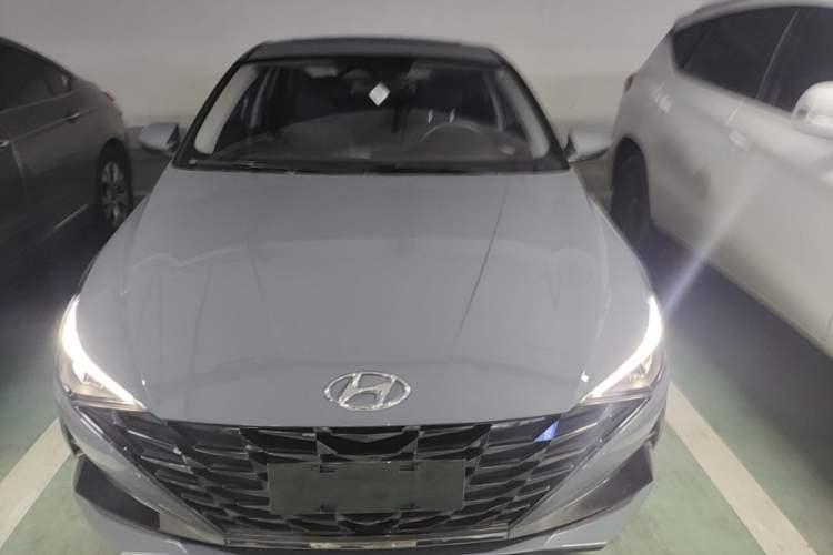 Hyundai Elantra 2021 — 2