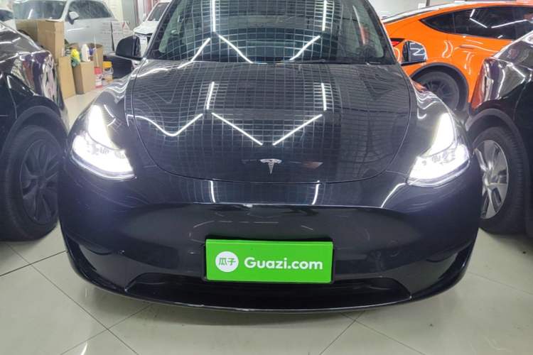 Tesla Model Y 2024 — 2