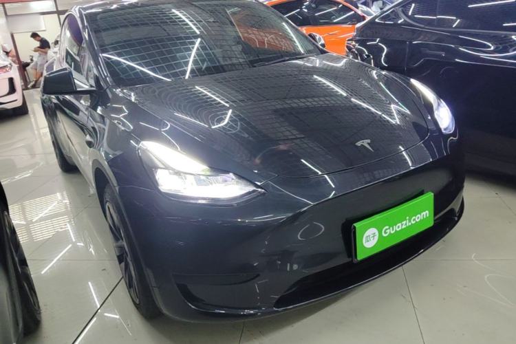 Tesla Model Y 2024 — 3