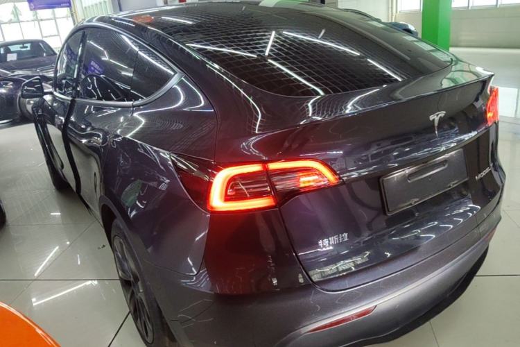 Tesla Model Y 2024 — 4
