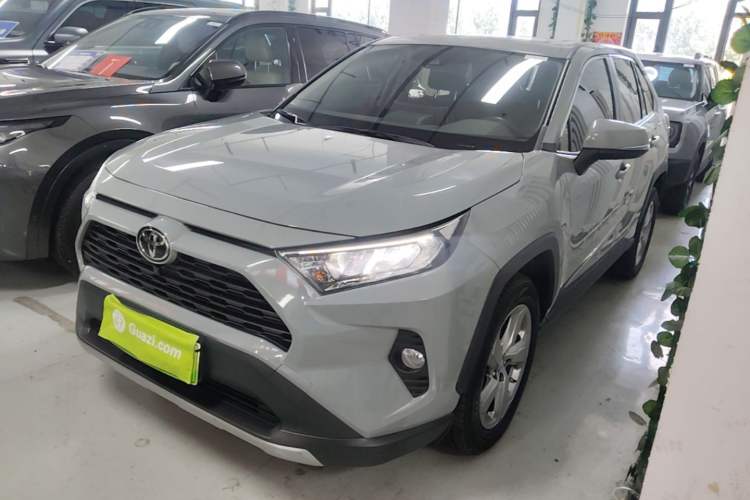 Toyota RAV4 2020 — фото 1